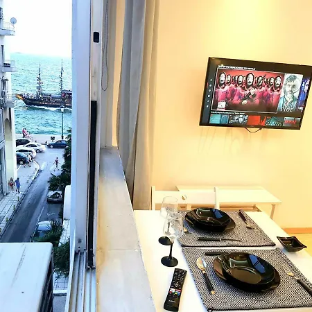 Beachfront Suita. The Luxury Suites Apartment